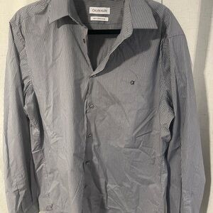 Calvin Klein Gray Lightweight Shirt Jacket with Modern Design